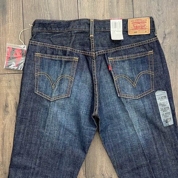 Levi Strauss & Co. Women’s 505 Jeans Nouveau Straight. - Picture 5 of 5